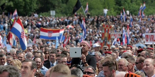 Bleiburg, 16.05.2015 - Na Bleiburškom polju počelo je u subotu prije podne obilježavanje 70. godišnjice bleiburške tragedije u svibnju 1945. kada je jugoslavenska vojska likvidirala desetke tisuća pripadnika vojske poražene NDH i civila.  foto HINA/ Dario GRZELJ /ds