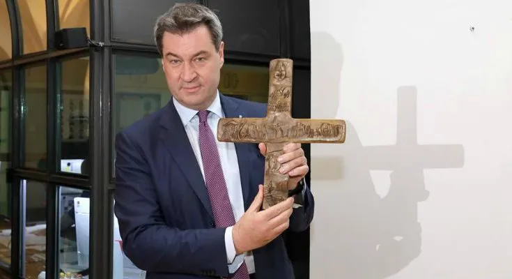 U Bavarskoj križ se postavlja u javne ustanove Kriz-bavarska-735x400-1.jpg