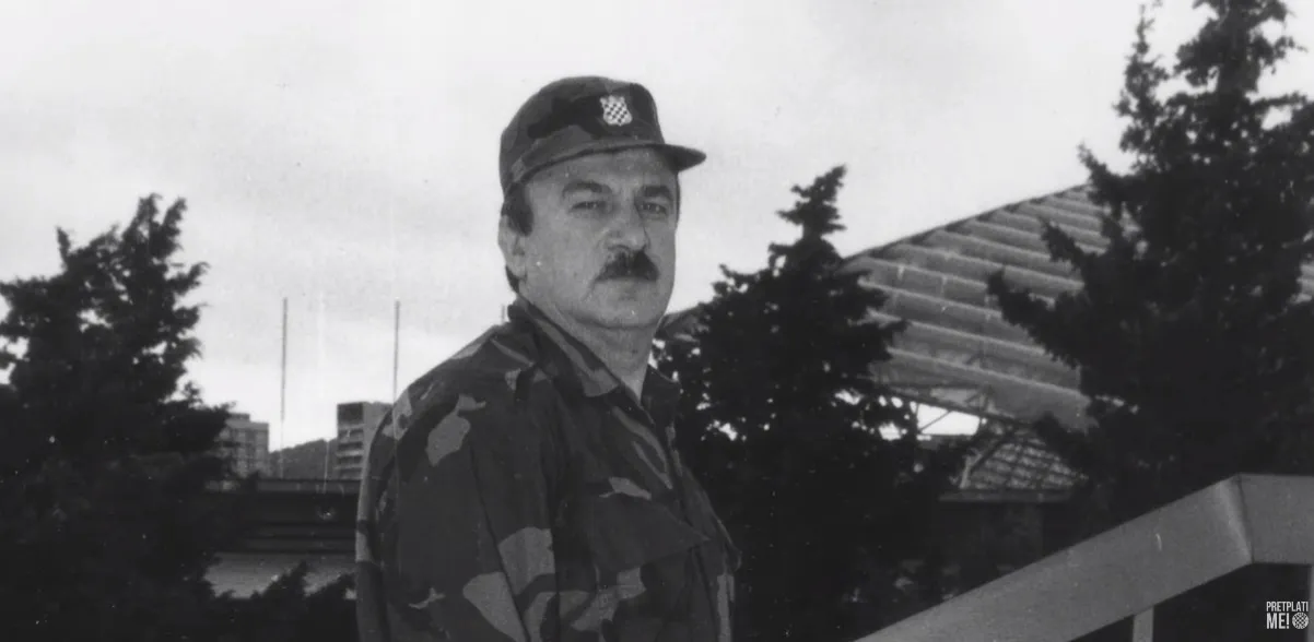 U vrijeme agresije na Hrvatsku bio je dragovoljac Domovinskog rata.