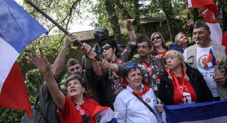 Crvene petokrake, beretke i odličja SFRJ-a: Tisuće na proslavi Titova rođendana u Beogradu