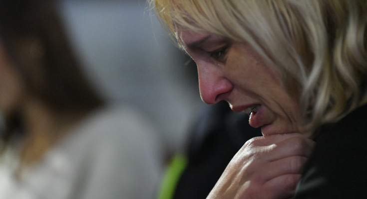 Zaposleni u Općini Palilula pjevali su Dijani Hrki pjesmu - "Pošla majka sina da potraži".