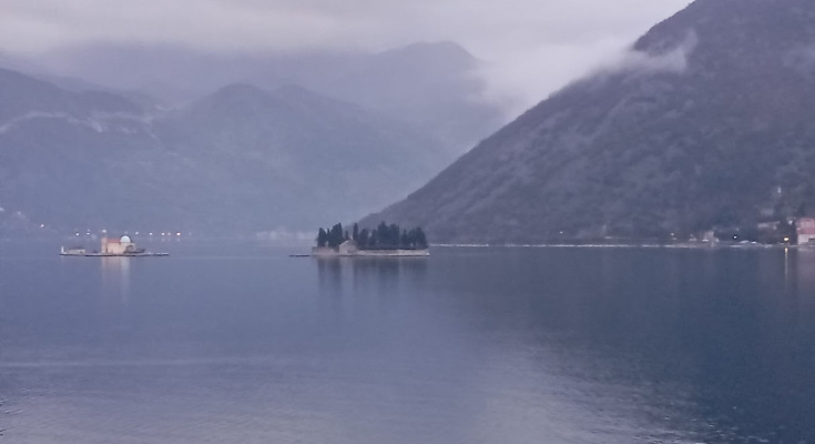 Božićni dar JU Narodna biblioteka Budve i Kotorske biskupije - Identitet