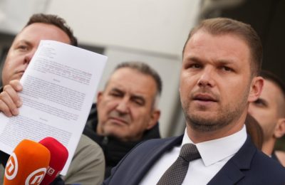 'Na ulasku u Hrvatsku pustili su mi pse u Mercedes i rekli da ne smetam dok njuškaju'